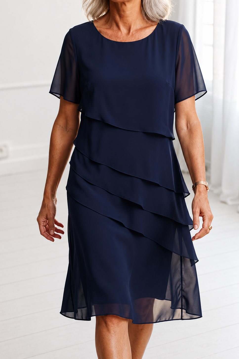 Vestido Midi de Capas Elegantes