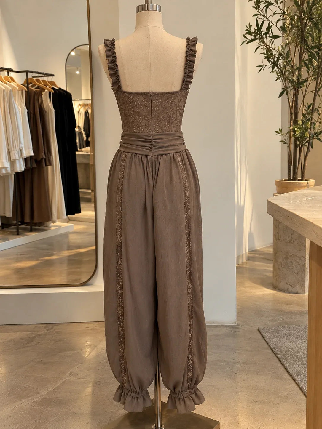 Conjunto de Encaje y Pantalón Harem