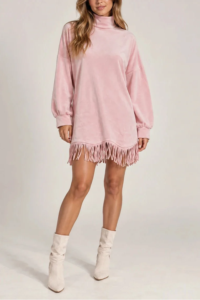 Renata™ | Minivestido de Gamuza con Flecos y Cuello Alto