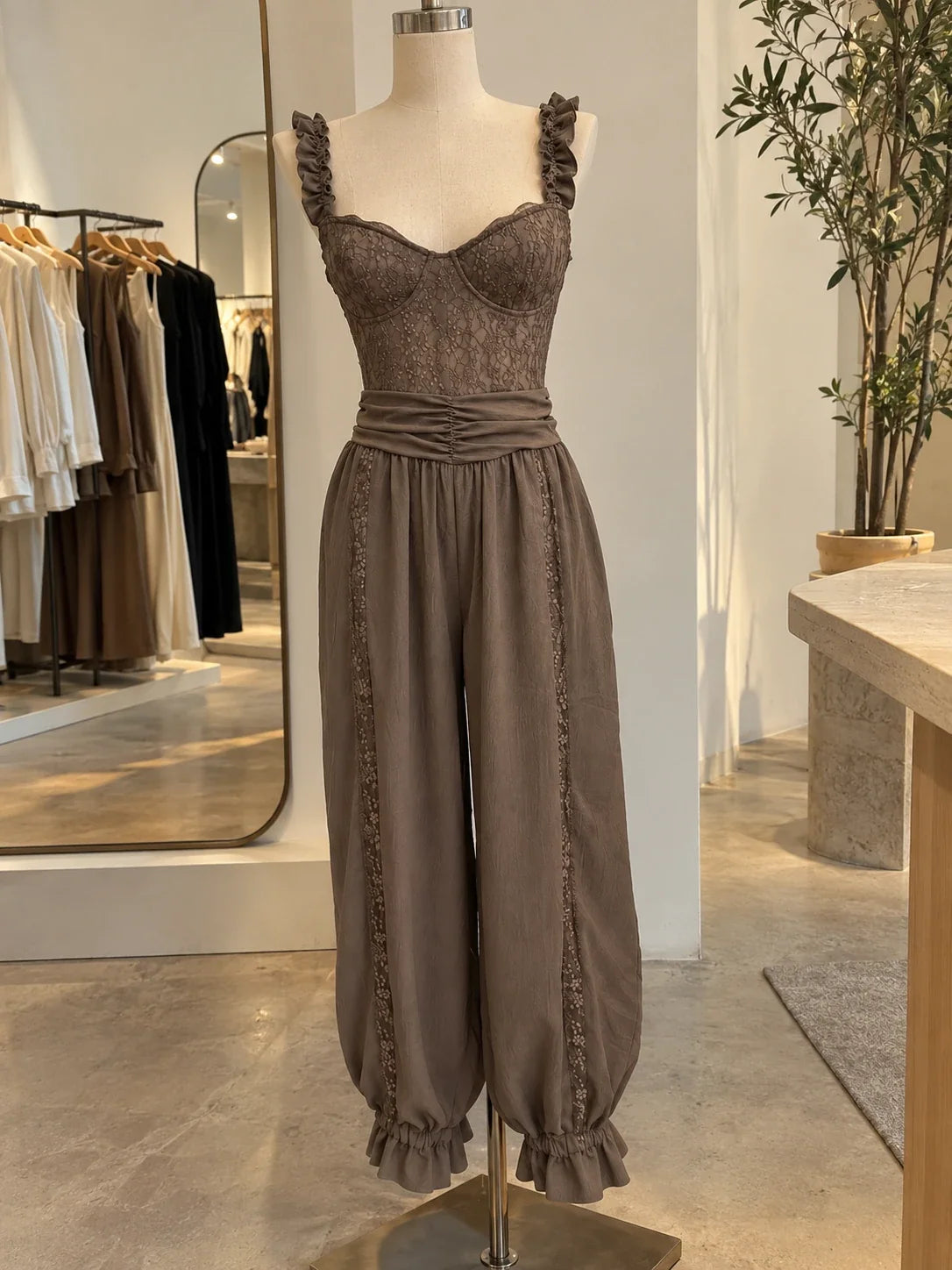 Conjunto de Encaje y Pantalón Harem